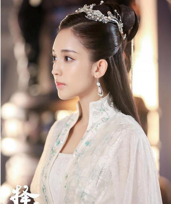 《微微一笑很傾城》鄭爽IU允兒關(guān)曉彤鞠婧煒 中韓90后小花旦古裝PK【組圖】