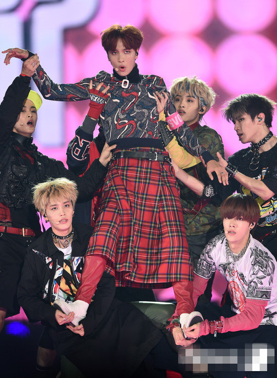 韓國女團(tuán)AOA、SPICA性感熱舞 NCT127、BTOB同臺拼人氣【組圖】