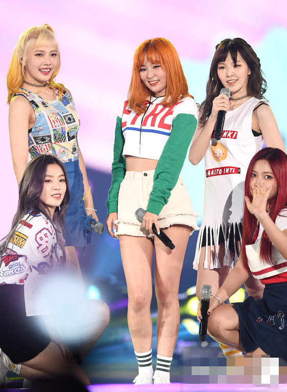 韓國(guó)女團(tuán)AOA、SPICA性感熱舞 NCT127、BTOB同臺(tái)拼人氣【組圖】
