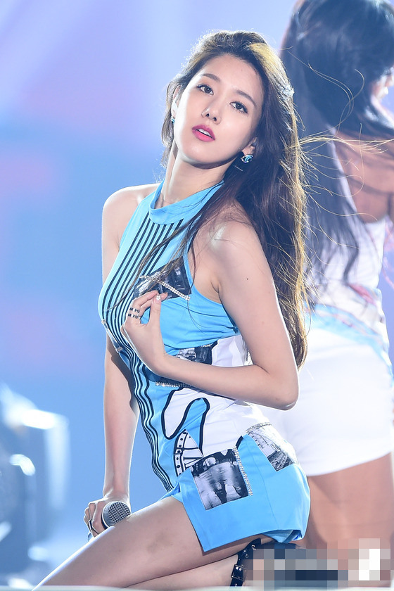 韓國女團AOA、SPICA性感熱舞 NCT127、BTOB同臺拼人氣【組圖】
