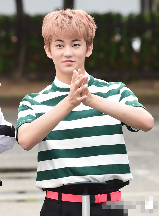 NCT DREAM亮相“上班路”呆萌可愛 Red Velvet成員多彩發(fā)色吸睛【組圖】