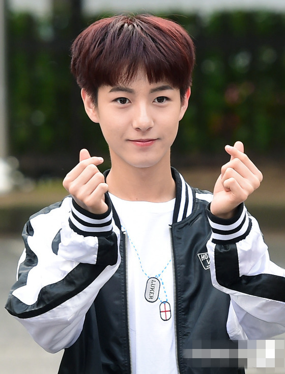 NCT DREAM亮相“上班路”呆萌可愛 Red Velvet成員多彩發(fā)色吸睛【組圖】