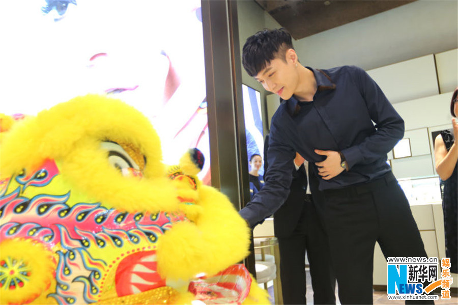《老九門》張藝興受邀回長沙剪彩 工作過中秋一舉兩得【組圖】