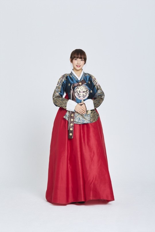 迎中秋！Red Velvet宇宙少女鄭多彬穿韓服送祝?！窘M圖】