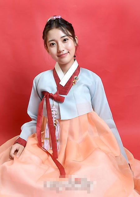 迎中秋！Red Velvet宇宙少女鄭多彬穿韓服送祝?！窘M圖】