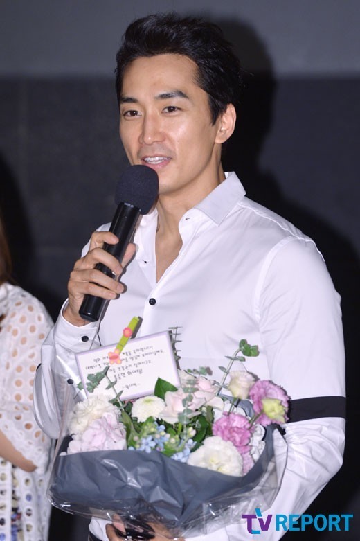 高云翔白襯衣亮相顏值爆棚 楊洋EXO宋仲基張藝興都是“襯衣男神”【組圖】