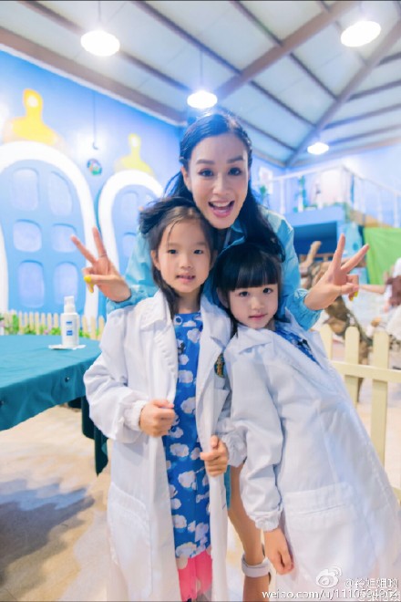 奶茶妹妹抱女出鏡 李英愛金喜善等中韓明星女兒顏值出眾【組圖】