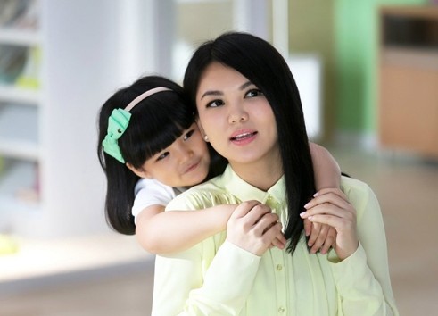 奶茶妹妹抱女出鏡 李英愛金喜善等中韓明星女兒顏值出眾【組圖】