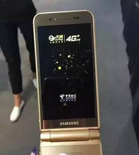 能買四部iPhone7！三星翻蓋土豪機W2017真機曝光（組圖）