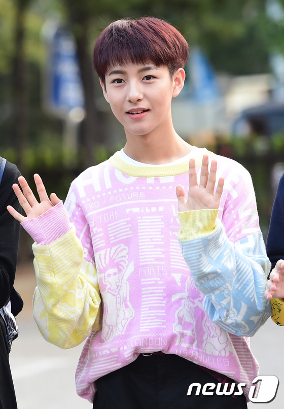2PM、NCT DREAM、INFINITE現(xiàn)身“上班路”玉澤演睡眼惺忪鐘辰樂可愛呆萌【組圖】