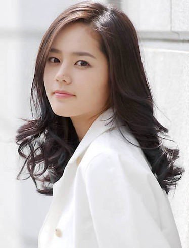 日本選最正女學(xué)生 允兒宋仲基全智賢李敏鎬領(lǐng)銜韓國(guó)“?；ㄐ２荨薄窘M圖】