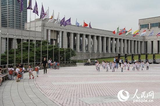 “撤回部署決定才是唯一有效的辦法”

韓國宣布“薩德”最終部署地引發(fā)新一輪抗議【組圖】