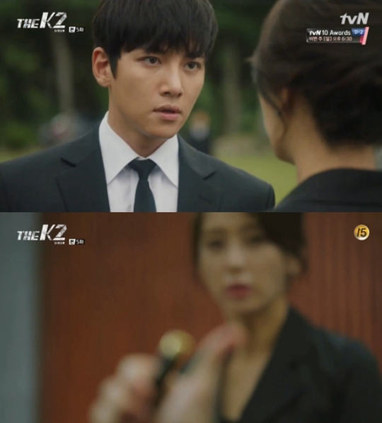 《The K2》第五集收視率創(chuàng)新高 池昌旭注視允兒眼露愛意【組圖】