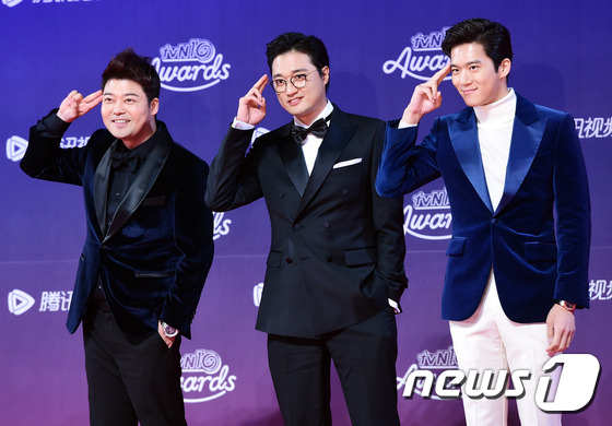 “tvN十周年頒獎典禮”紅毯照匯總 《請回答》《又是吳海英》主演再聚首【組圖】