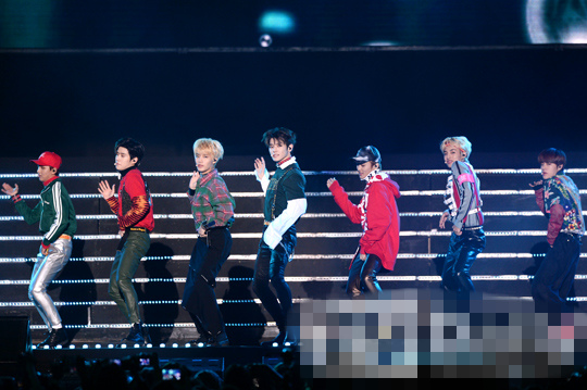 EXO、NCT齊亮相“亞洲音樂(lè)節(jié)” 張藝興《what U need》舞臺(tái)首次公開(kāi)【組圖】