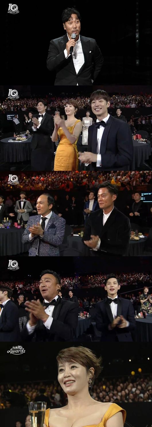 “tvN十周年頒獎典禮”樸寶劍惠利現(xiàn)場視頻 “請回答”系列成最大贏家【組圖】