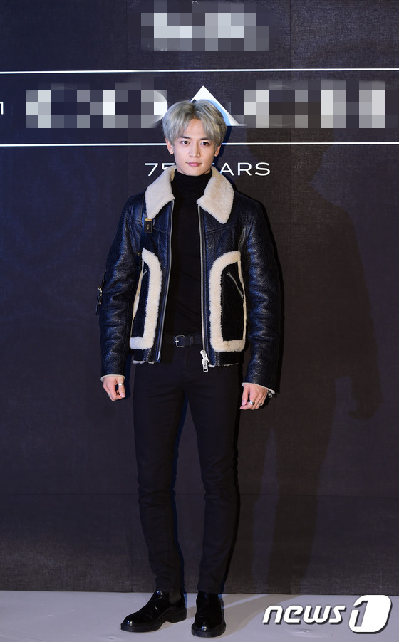 SHINee珉豪黑衣酷帥有型 少女時代秀英戴毛線帽時尚又可愛【組圖】