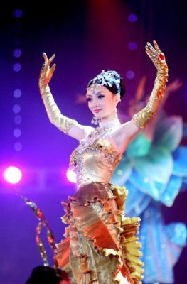 唐嫣參加金鷹節(jié) 金鷹女神&韓劇花旦魅力對決【組圖】