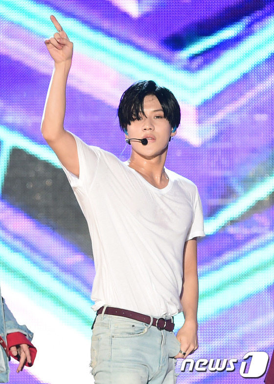 NCT DREAM鐘辰樂背帶褲可愛 SHINee舞臺(tái)勁歌熱舞【組圖】