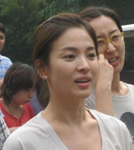 楊冪進(jìn)軍營(yíng)純素顏引熱議 允兒IU樸信惠宋慧喬等韓女星素顏也美翻【組圖】