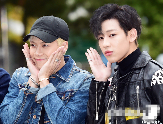 Apink、GOT7、防彈少年團(tuán)現(xiàn)身“上班路” 王嘉爾愛心發(fā)射可愛帥氣【組圖】