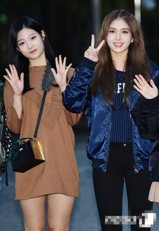 Apink、GOT7、防彈少年團現(xiàn)身“上班路” 王嘉爾愛心發(fā)射可愛帥氣【組圖】