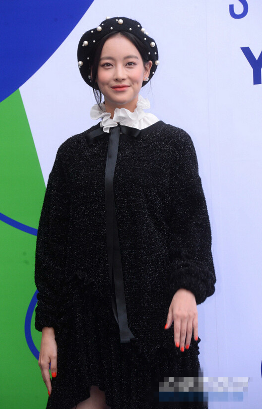 首爾時裝周女星美照匯總 泫雅紫色唇吸睛宣美秀白嫩美腿【組圖】
