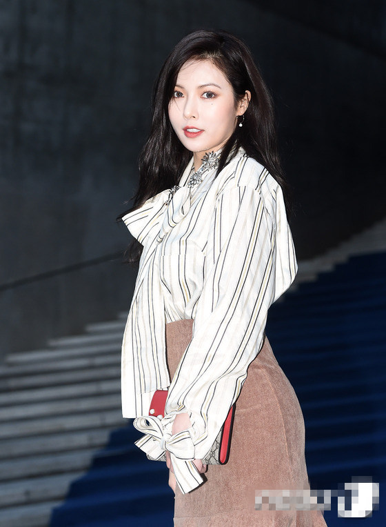 首爾時裝周女星美照匯總 泫雅紫色唇吸睛宣美秀白嫩美腿【組圖】