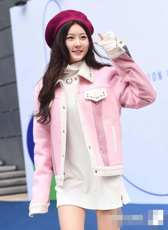 李寶英少女時(shí)代金賽綸等女星爭奇斗艷 “2017首爾時(shí)裝周”22日閉幕【組圖】