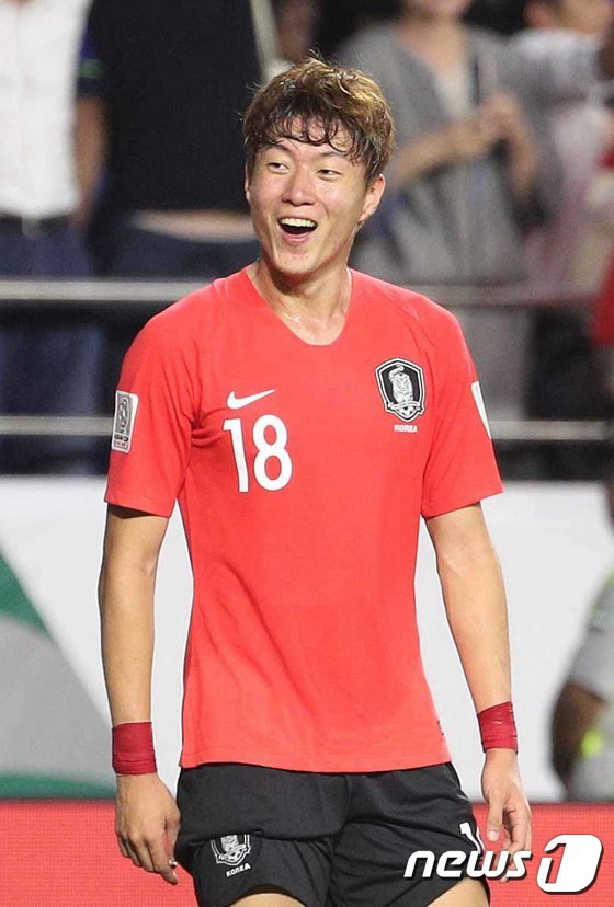 黃義助綻放勝利笑容。