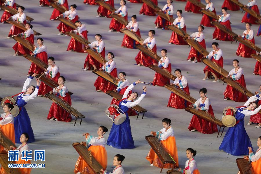 這是6月3日在朝鮮平壤五一體育場(chǎng)拍攝的演出現(xiàn)場(chǎng)。新華社記者 程大雨 攝