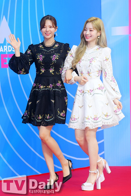 TWICE ᶨt