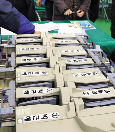 韓國大選自動開票機(jī)進(jìn)行最后檢查
