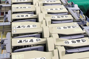 韓國(guó)大選自動(dòng)開票機(jī)進(jìn)行最后檢查