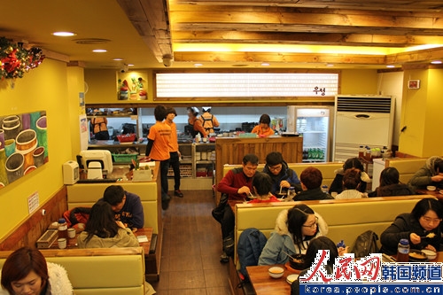 韓國(guó)石鍋拌飯專門店（攝影：實(shí)習(xí)記者 武鵬）