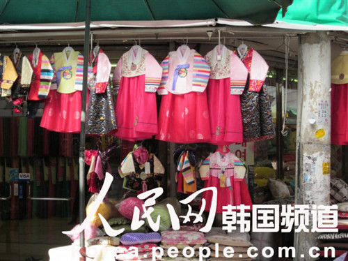 韓國兒童的韓服  攝影：實習記者 楊思琪