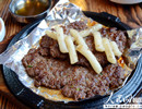韓味STYLE美食——排骨肉餅排骨肉餅是來自韓國南方的美食。把牛或者豬的排骨肉剁碎，捏成肉團，然后向打年糕一樣反復(fù)“打”，這樣的排骨肉餅肉質(zhì)松軟，美味可口。