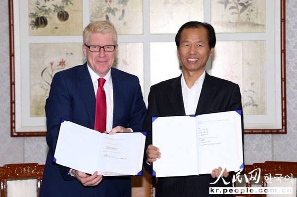 韓國(guó)江原道道知事崔文洵、英國(guó)Merlin社樂(lè)高開(kāi)發(fā)社長(zhǎng)John Usher’s