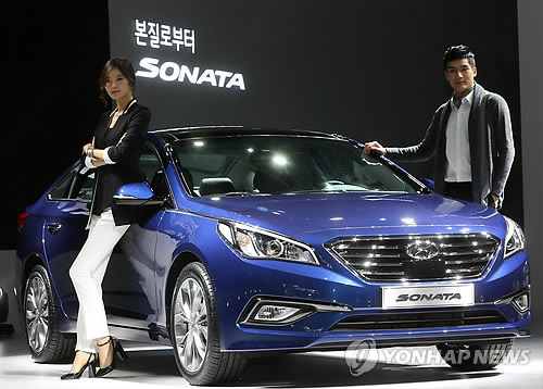 現(xiàn)代汽車公司24日在韓國會展中心（COEX）舉行新一代索納塔上市活動，正式開始銷售該款車型。（韓聯(lián)社）
