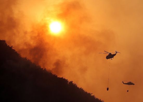 韓國(guó)東南部山火已致24人死亡 韓媒：韓軍方迄今已調(diào)動(dòng)約6000人和242架直升機(jī)滅火