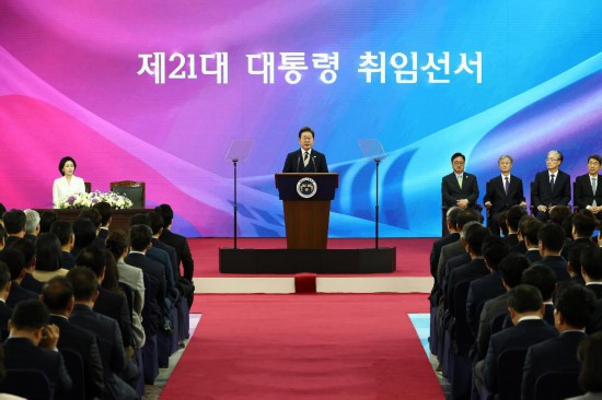 民調(diào)：李在明執(zhí)政首周支持率為58.6%